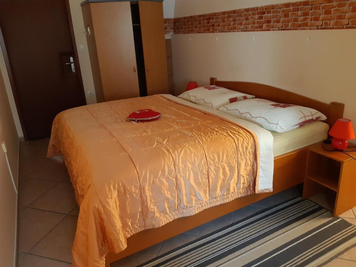 Apartma na Starem Placu Idrija Exterior foto