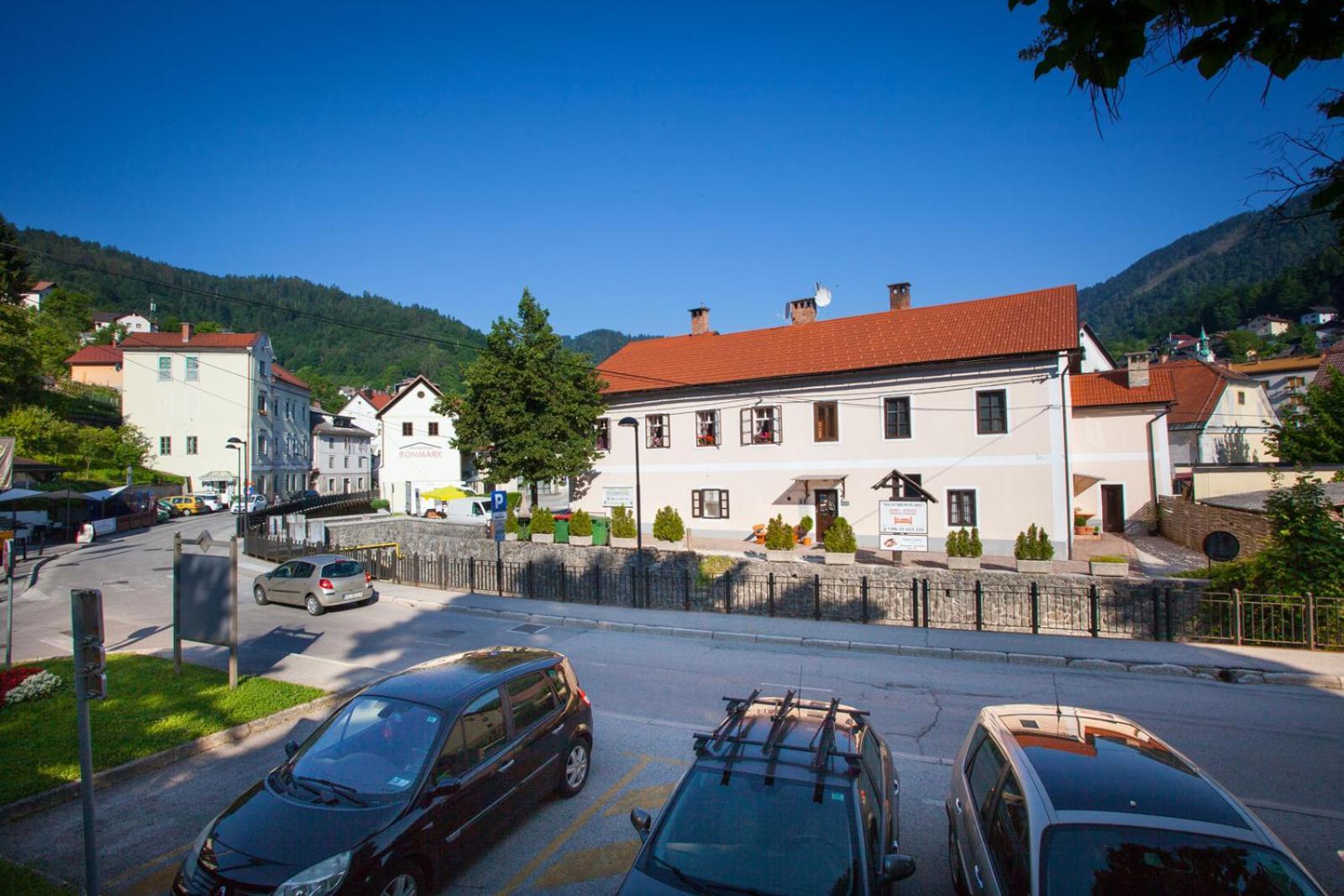 Apartma na Starem Placu Apartment Idrija Exterior foto